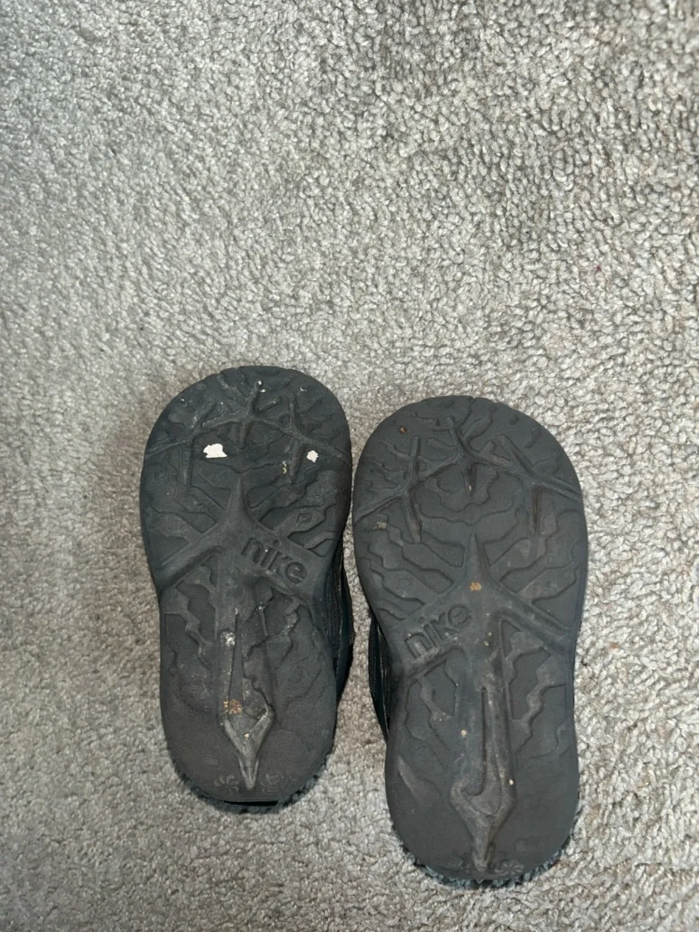 Nike Kids Black Athletic Sneakers Size 7 toddlers